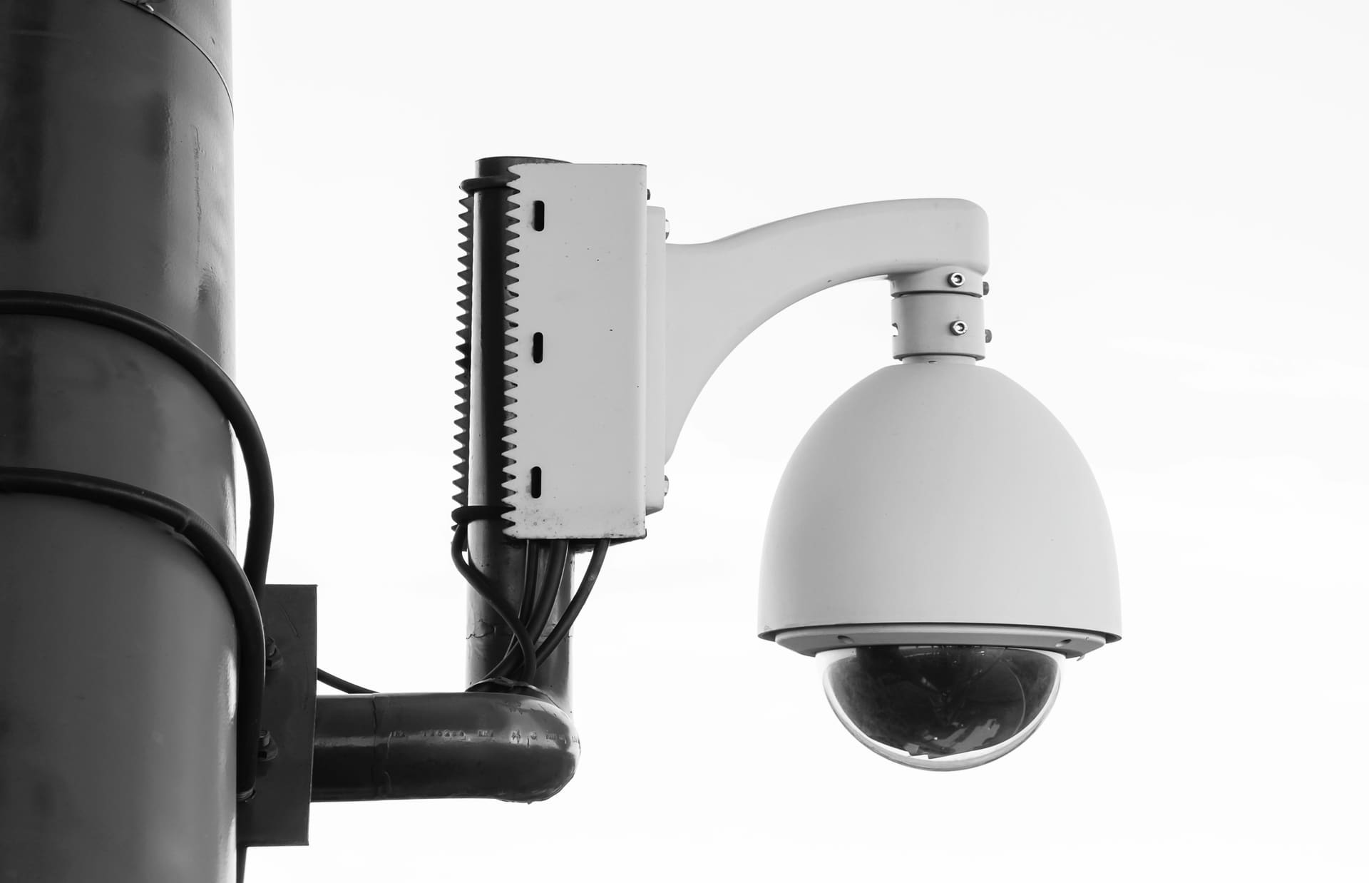 Cámara domo PTZ de videovigilancia exterior en CDMX — Skynet Security